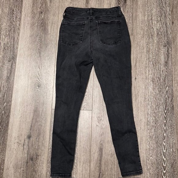 Sonoma Super High Rise Curvy Jegging Black Distressed Jeans Size 9/29W EUC - Picture 4 of 5